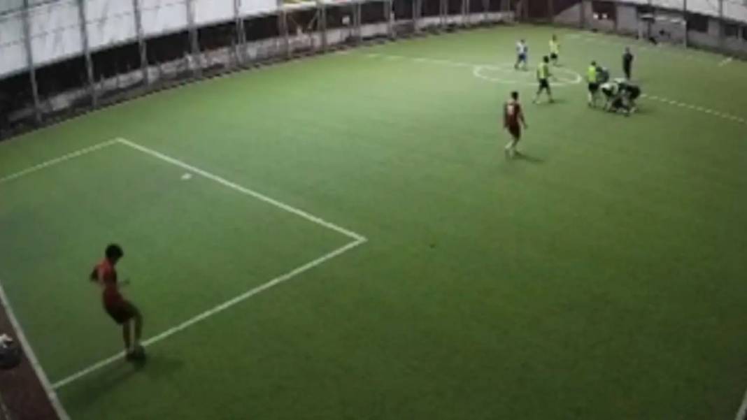 Hatay’da Halı Sahada Maçında Kalp Krizi Böyle Görüntülendi! 2